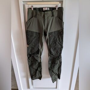 NWOT. Fjallraven Men’s 32 waist Long. Green Ken trousers G1000
